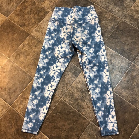 High waisted Blue Tie Dye 7/8 Leggings NWOT - Picture 11 of 13